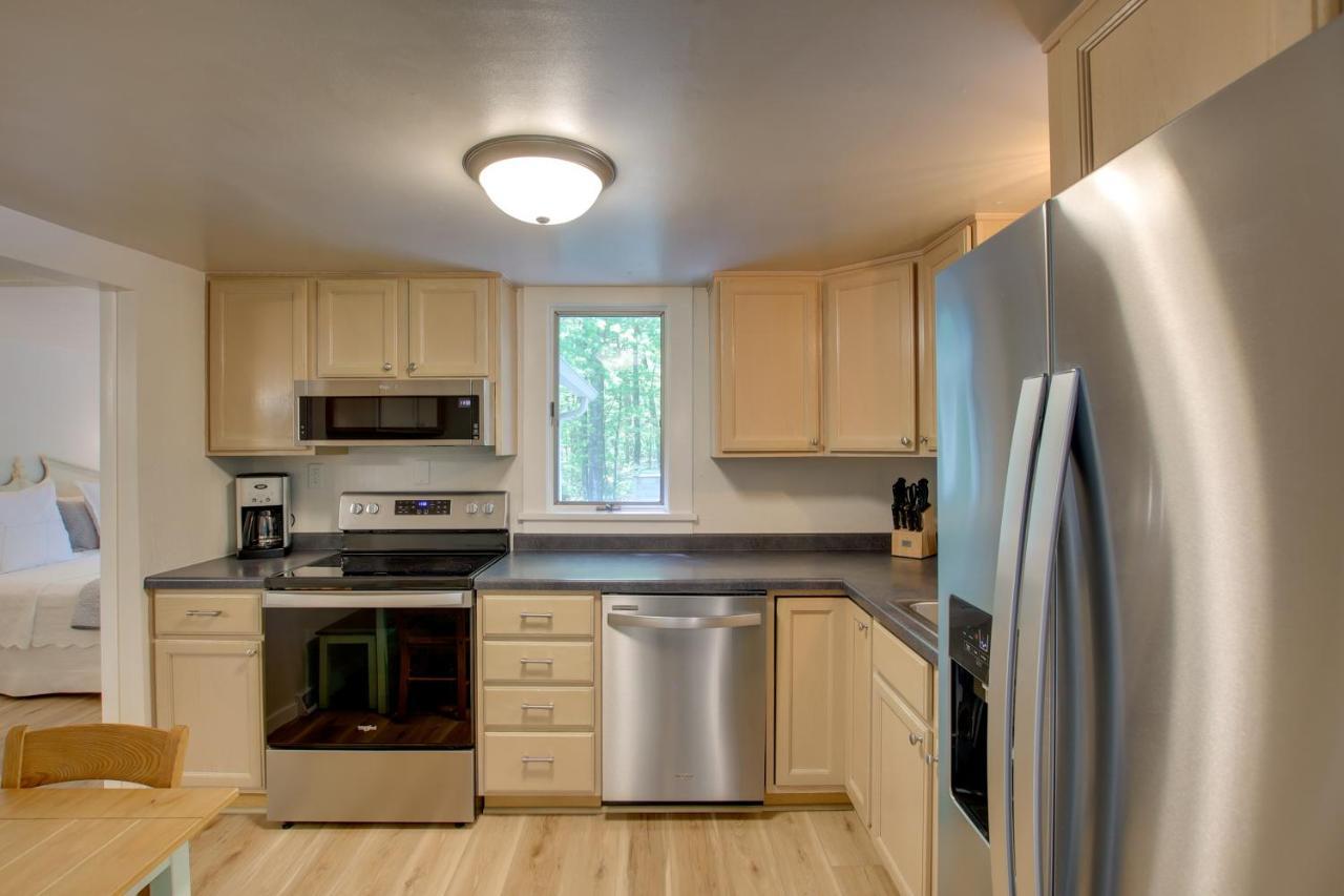 Updated Home With Deck 2 Mi To Sister Bay Beach! Bagian luar foto